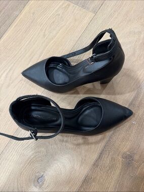 ANTONIO MELANI Black Pointed-Toe Ankle-Strap Pumps